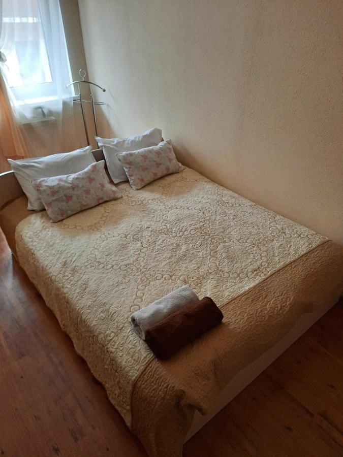 Apartment In The Historical City Center Chernivtsi Exterior foto
