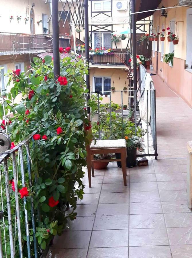 Apartment In The Historical City Center Chernivtsi Exterior foto